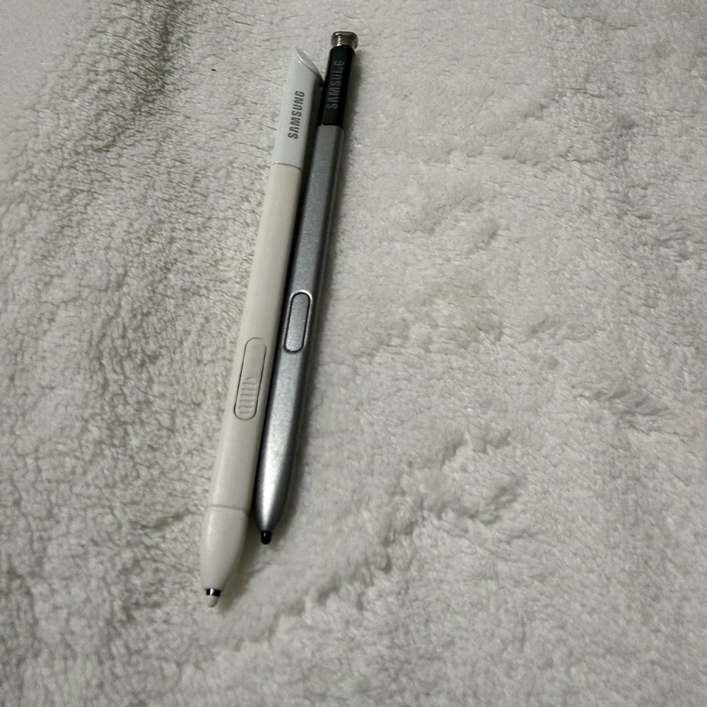 Authentic Samsung Stylus Pen Set in White and Silver